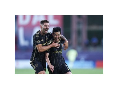 LA FC 선수 놀라운 골로 팬들 환호