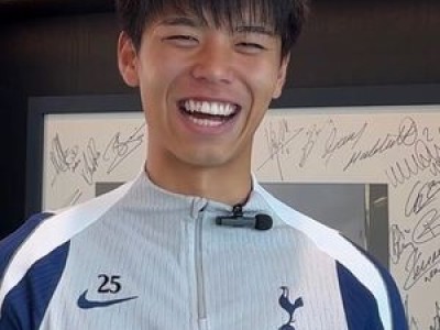 다카이 한국 대표 공격수에게 익살 당해