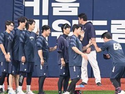 김원중 외야 훈련 중 부상 당해 경기 출전 불확실
